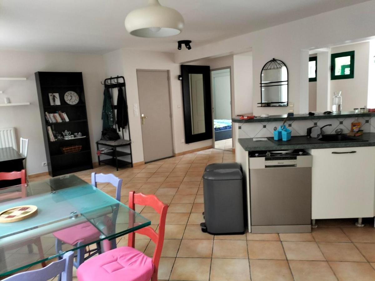 Appartement Au Centre Ville Avec Un Beau Jardin Prive Lannion Exterior foto