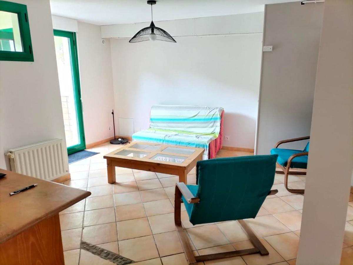 Appartement Au Centre Ville Avec Un Beau Jardin Prive Lannion Exterior foto
